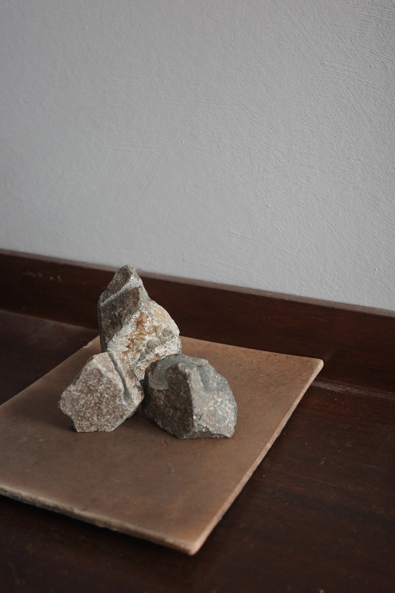 " time and self " calendar 専用 stone stand