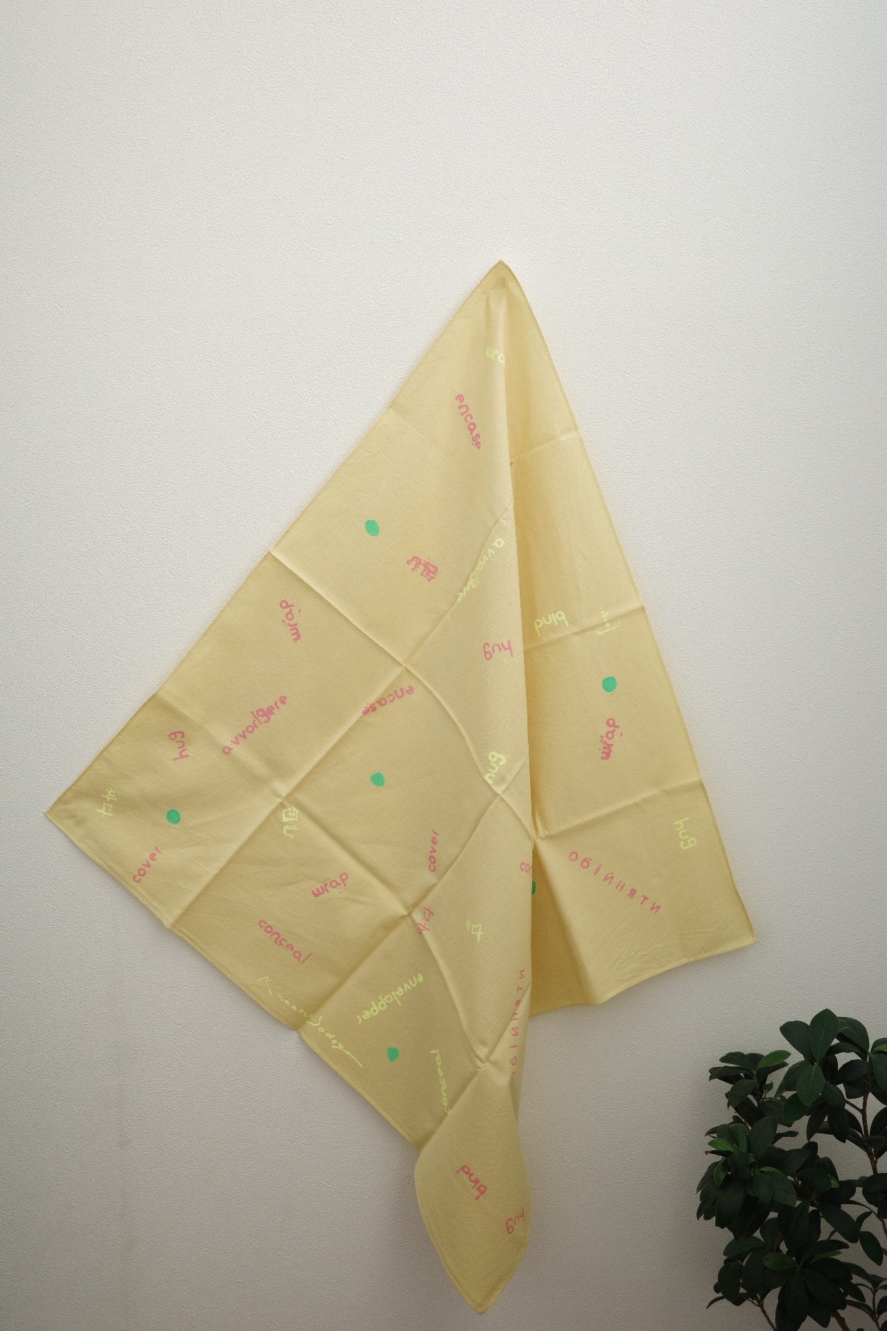 HUG me FUROSHIKI ＿苅安染め